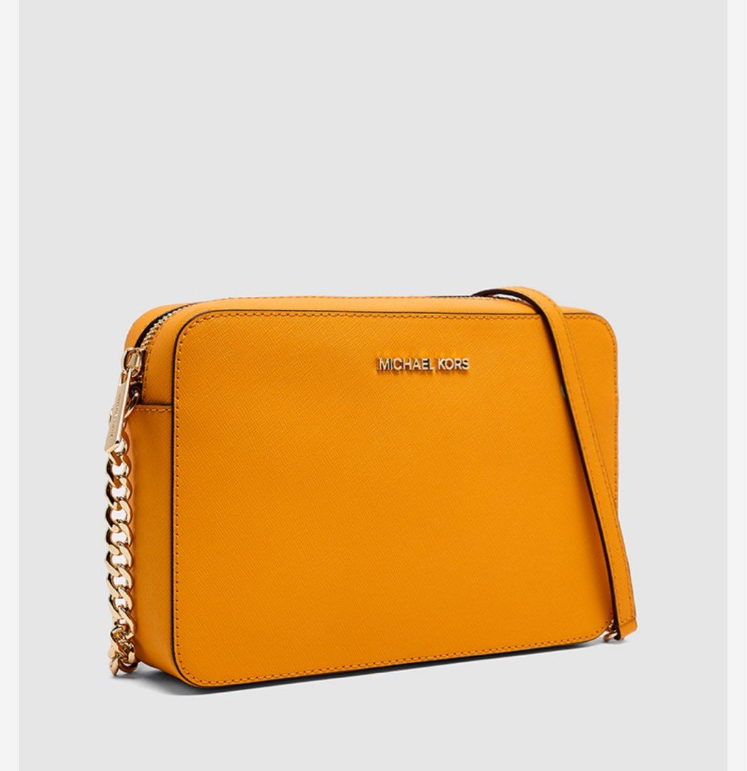 Michael Kors Jet set crossbody bag (Category: Luxury Bags & Wallets) located in Rizal. Submitted by reginaflorence (Listing ID 1424261809, Image 1). Description: Authentic From US Last price posted, NO LOW BALLERS.