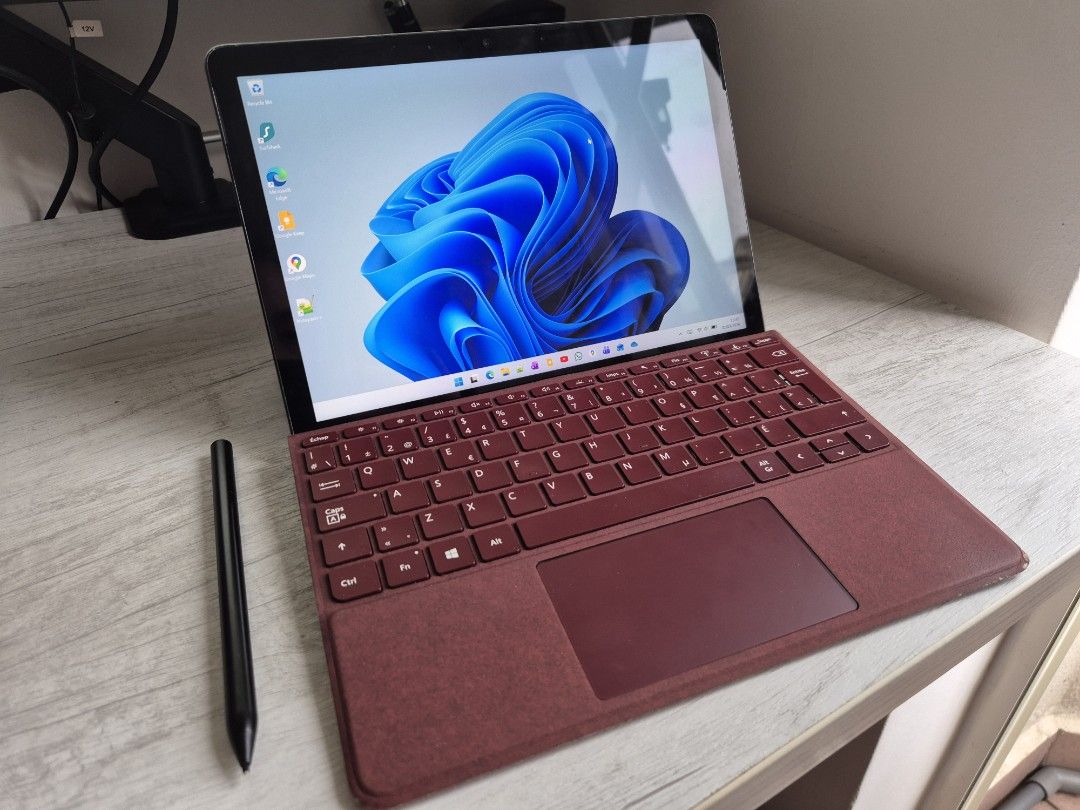 Microsoft Surface Go 3 Tablet with keyboard and pen412341649729146880