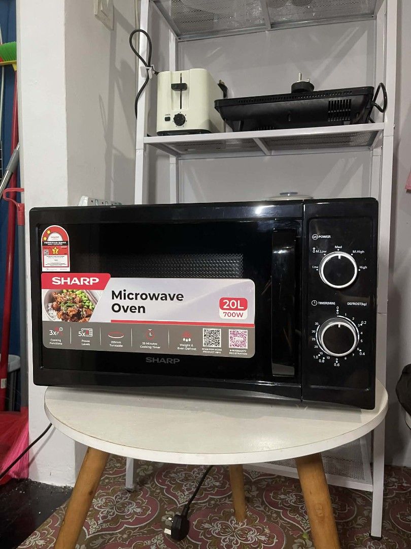Microwave sharp (Category: Ovens & Toasters) located in Kuala Lumpur. Submitted by yanaraman_41 (Listing ID 1424261572, Image 1). Description: .