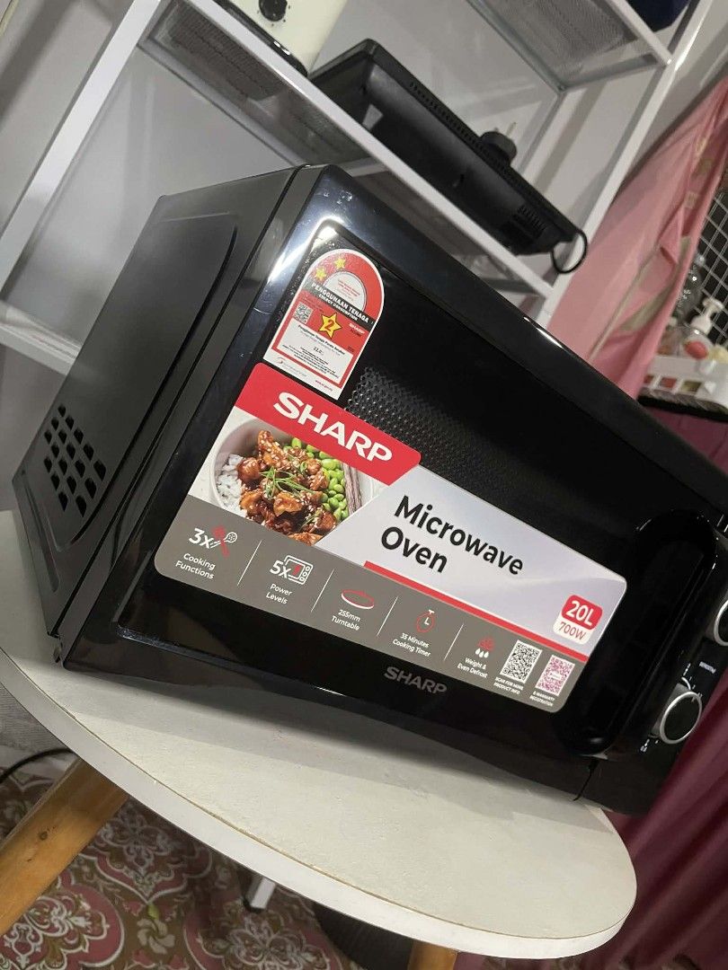 Microwave sharp (Category: Ovens & Toasters) located in Kuala Lumpur. Submitted by yanaraman_41 (Listing ID 1424261572, Image 2). Description: .