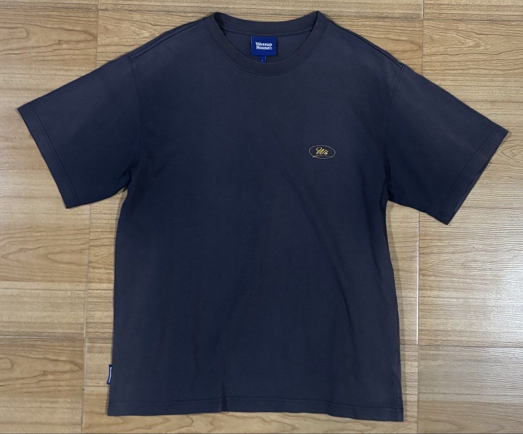 Minimal Script Streetwear Tee Navy L 100% Cotton (Category: Tshirts & Polo Shirts ) located in Hermosa. Submitted by breestyle (Listing ID 1424210299, Image 1). Description: Clean navy streetwear tee Minimal front logo Large script back print Soft washed navy tone Comfortable worn-in feel Perfect daily beater tee ✔ 100% Cotton ✔ Good condition ✔ No holes ✔ No stains Size L 22” x 28” 💰 ₱299.