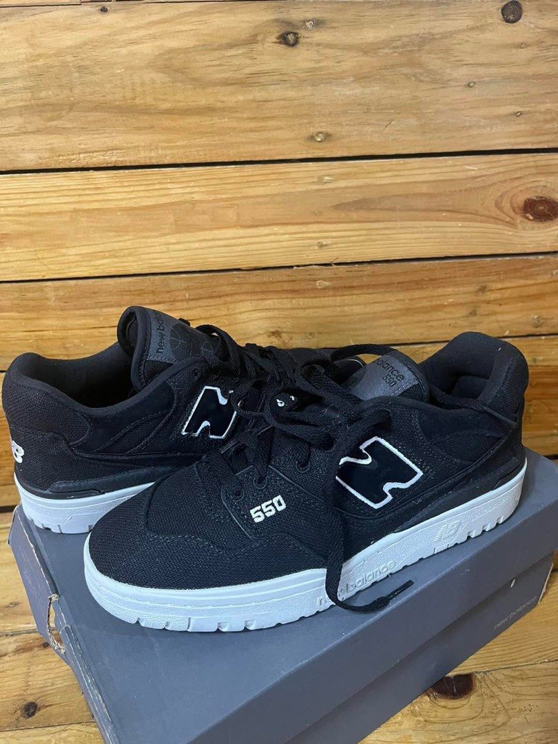 New Balance 550 Black and White (Category: Sneakers) located in Makati City. Submitted by eazyshoe (Listing ID 1424197378, Image 2). Description: - New Balance 550 - Black and white colorway - Features the iconic 'N' logo - Includes original box - Clean, unworn soles.