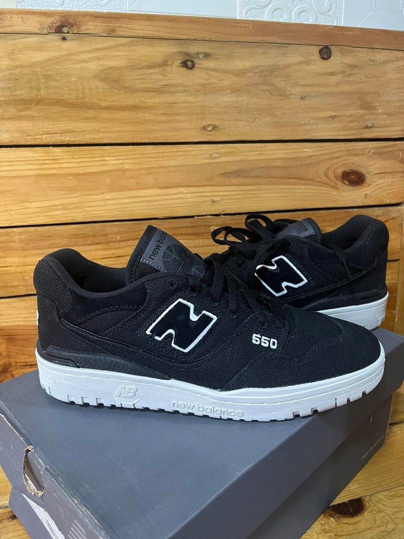 New Balance 550 Black and White (Category: Sneakers) located in Makati City. Submitted by eazyshoe (Listing ID 1424197378, Image 1). Description: - New Balance 550 - Black and white colorway - Features the iconic 'N' logo - Includes original box - Clean, unworn soles.
