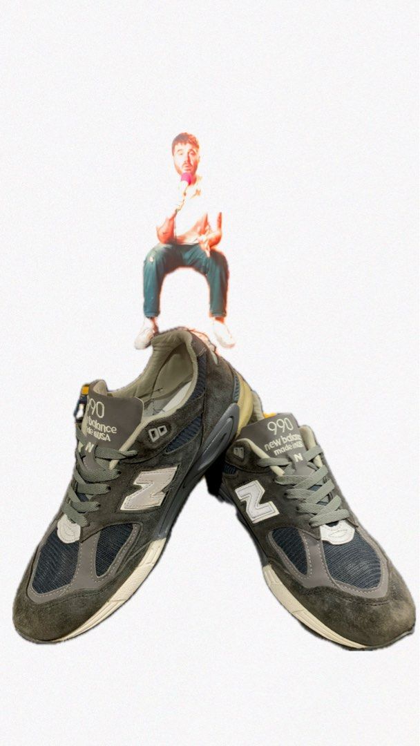 NEW BALANCE 990 V2 NAVY GREY (Category: Sneakers) located in Quezon City. Submitted by _berj_ (Listing ID 1424211183, Image 3). Description: NEW BALANCE 990 V2 NAVY GREY COLORWAY SIZE 9 half. Best fit 10 EXCELLENT CONDITION! ✅Selling for 2,380 📍NOVALICHES QC.