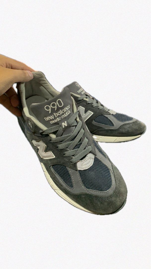 NEW BALANCE 990 V2 NAVY GREY (Category: Sneakers) located in Quezon City. Submitted by _berj_ (Listing ID 1424211183, Image 2). Description: NEW BALANCE 990 V2 NAVY GREY COLORWAY SIZE 9 half. Best fit 10 EXCELLENT CONDITION! ✅Selling for 2,380 📍NOVALICHES QC.