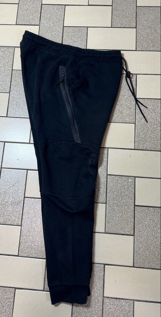 Nike techfleece! (Category: Joggers) located in Liliw. Submitted by luxfinds2019 (Listing ID 1424189529, Image 3). Description: Nike techfleece 750 shipped Black Fit 33-36 Excellent 9.5/10 39 length Loc laguna Pm.