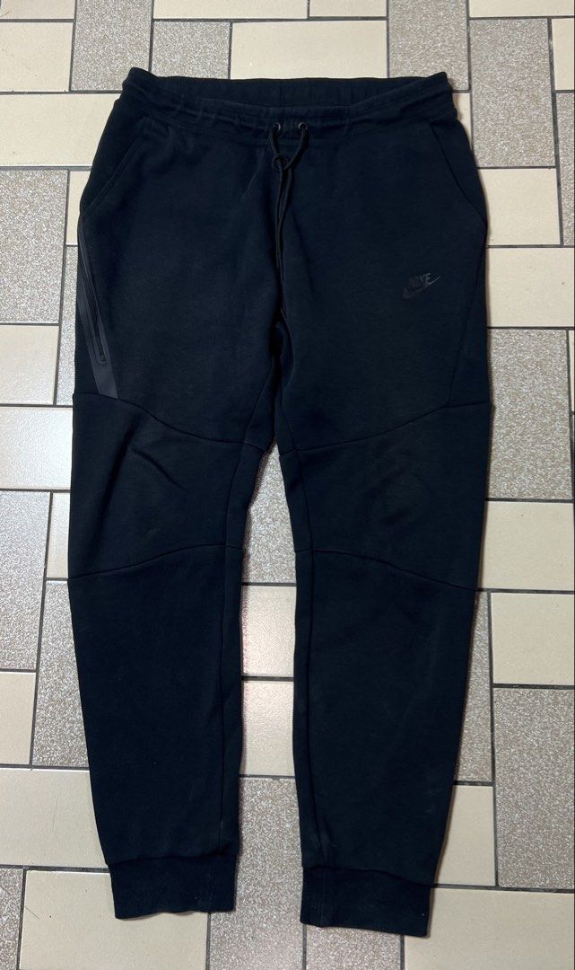Nike techfleece! (Category: Joggers) located in Liliw. Submitted by luxfinds2019 (Listing ID 1424189529, Image 1). Description: Nike techfleece 750 shipped Black Fit 33-36 Excellent 9.5/10 39 length Loc laguna Pm.