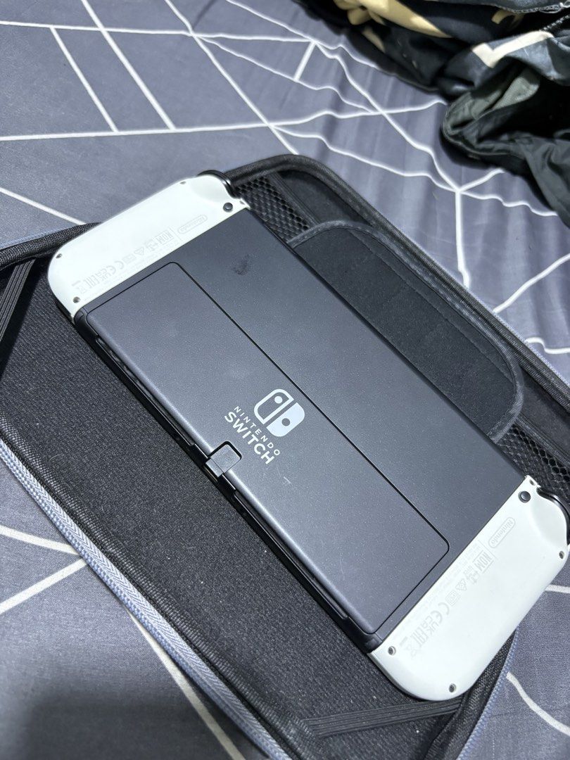 Nintendo Switch OLED White (Category: Nintendo) located in Angeles City. Submitted by marvinjbm110069 (Listing ID 1424177574, Image 3). Description: - Nintendo Switch OLED (White) - Includes console and carrying case - Screen displays home menu - White Joy-Cons.