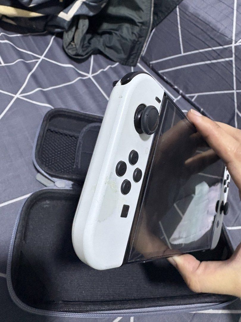Nintendo Switch OLED White (Category: Nintendo) located in Angeles City. Submitted by marvinjbm110069 (Listing ID 1424177574, Image 2). Description: - Nintendo Switch OLED (White) - Includes console and carrying case - Screen displays home menu - White Joy-Cons.