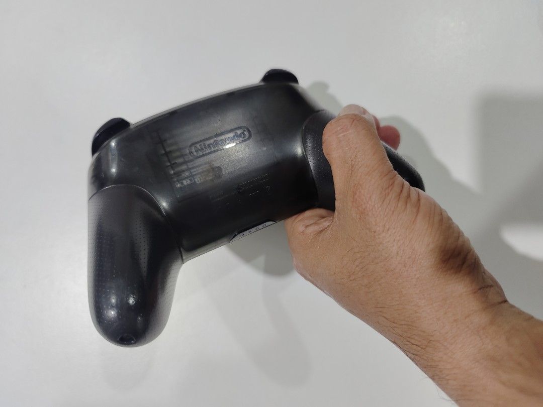 Nintendo Switch Pro Controller (Category: Controllers) located in Shah Alam. Submitted by mac_sit (Listing ID 1424338262, Image 2). Description: Selling off Original Nintendo switch pro controller. suit for Switch Oled, switch 2. original price 200++ sell very cheap. meet up sunway area..