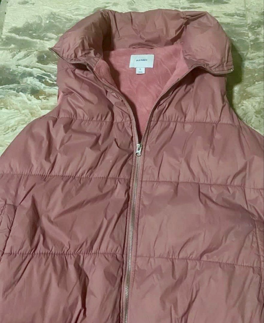 Old Navy Puffer Vest XL (Category: Coats, Jackets and Outerwear) located in Cavite. Submitted by vmcfinds (Listing ID 1424177829, Image 2). Description: - Old Navy puffer vest - High collar - Full-length zipper - Two side pockets - Lightly padded - Perfect for layering RFS: Defluttering.
