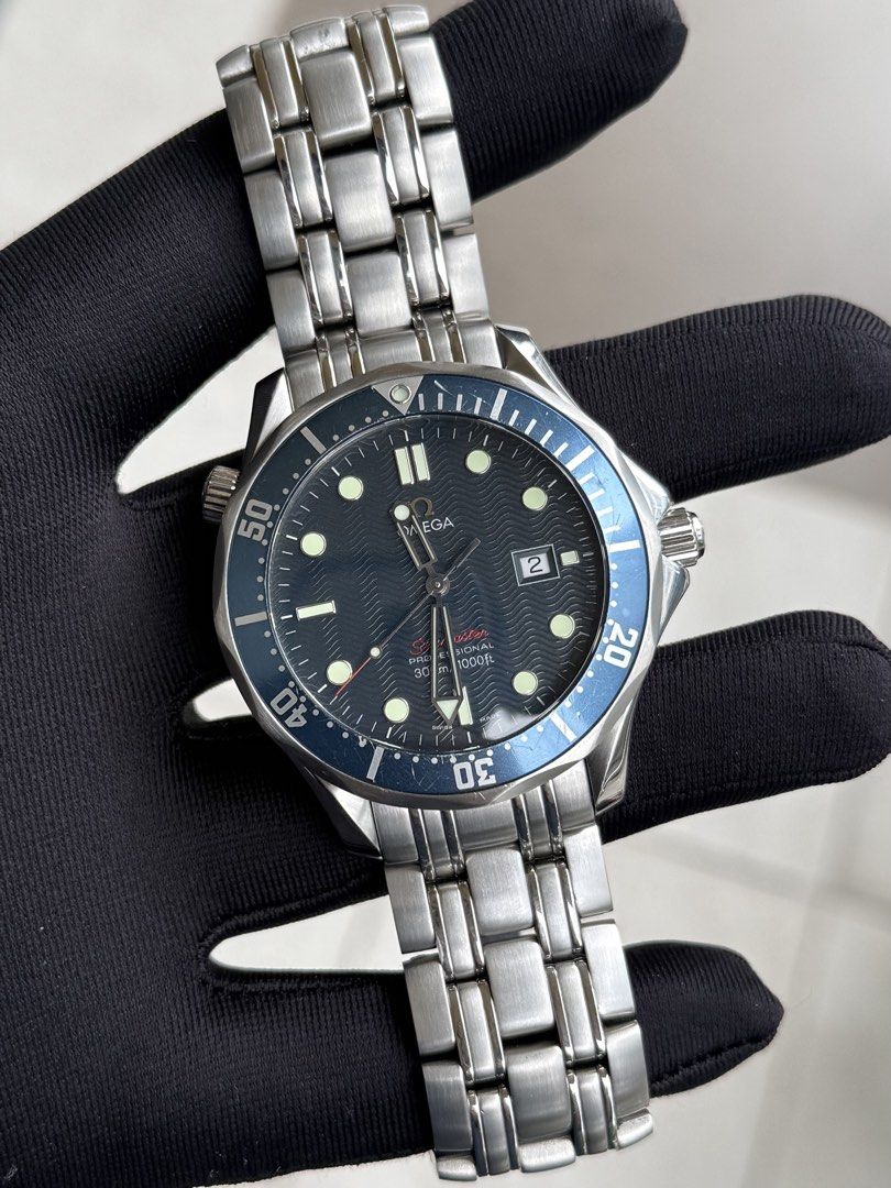 Omega Seamaster 300m "James Bond" 41mm (Category: Men's Watches) located in Quezon City. Submitted by mjgorobat15 (Listing ID 1424193536, Image 3). Description: Omega Seamaster 300m "James Bond" 41mm •Reference No. 2221.80 •Movement: Omega Calibre 1538 Quartz •Case diameter: 41mm •Domed Sapphire crystal •Up to 18cm wrist size •Fresh unit 9/10 serviced Feb 2026 •Watch and Box only •Open for authentication This model is a refined version of the cla