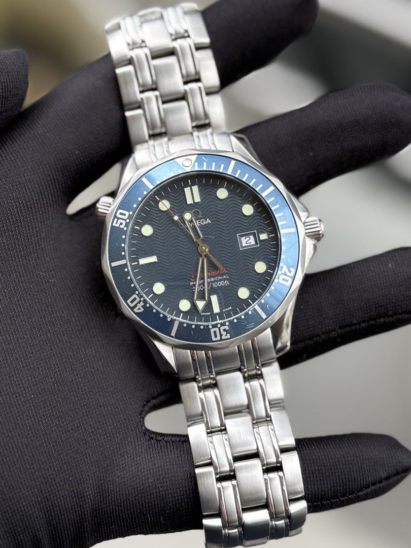 Omega Seamaster 300m "James Bond" 41mm (Category: Men's Watches) located in Quezon City. Submitted by mjgorobat15 (Listing ID 1424193536, Image 1). Description: Omega Seamaster 300m "James Bond" 41mm •Reference No. 2221.80 •Movement: Omega Calibre 1538 Quartz •Case diameter: 41mm •Domed Sapphire crystal •Up to 18cm wrist size •Fresh unit 9/10 serviced Feb 2026 •Watch and Box only •Open for authentication This model is a refined version of the cla