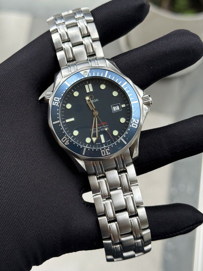 Omega Seamaster 300m "James Bond" 41mm (Category: Men's Watches) located in Quezon City. Submitted by mjgorobat15 (Listing ID 1424193536, Image 2). Description: Omega Seamaster 300m "James Bond" 41mm •Reference No. 2221.80 •Movement: Omega Calibre 1538 Quartz •Case diameter: 41mm •Domed Sapphire crystal •Up to 18cm wrist size •Fresh unit 9/10 serviced Feb 2026 •Watch and Box only •Open for authentication This model is a refined version of the cla