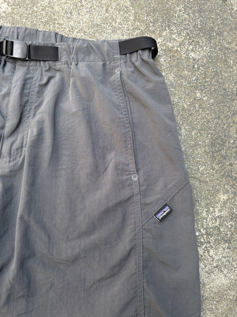 Patagonia Shorts - Gray - Size M (Category: Shorts) located in Manila. Submitted by stoo.cy (Listing ID 1424208500, Image 3). Description: - Patagonia shorts - Size: M - Color: Gray - Features a built-in belt - Multiple pockets (zippered side pockets and back pocket) - Patagonia logo tag - Made in Vietnam.