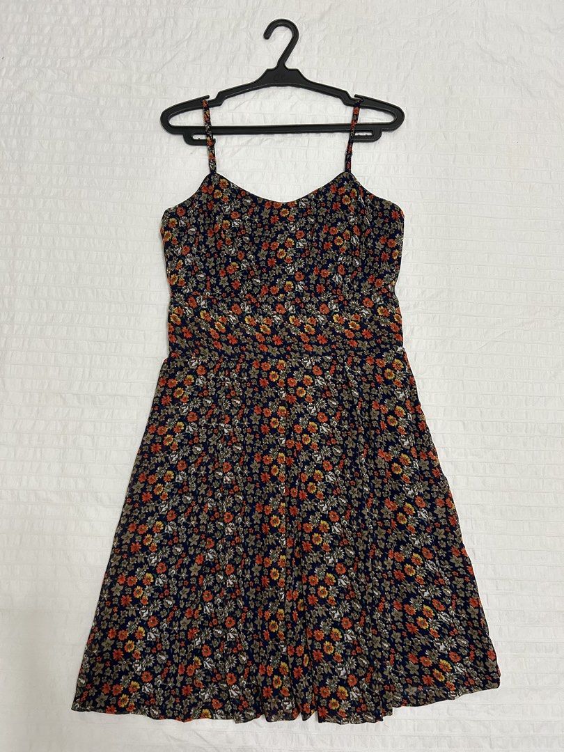 Pd & Co. Floral Dress (Category: Dresses) located in Taguig. Submitted by luckythriftph (Listing ID 1424285482, Image 2). Description: - Pd & Co. navy blue floral dress - Size: Medium - Back zipper closure - Perfect for casual or summer events Carefully rehoming preloved pieces and new-found treasures. Hoping each one finds a new home where it sparks joy and brings a little extra luck ✨ Happy thrifting! ❤️💯 — 📌 Please read before purchasing: • 
