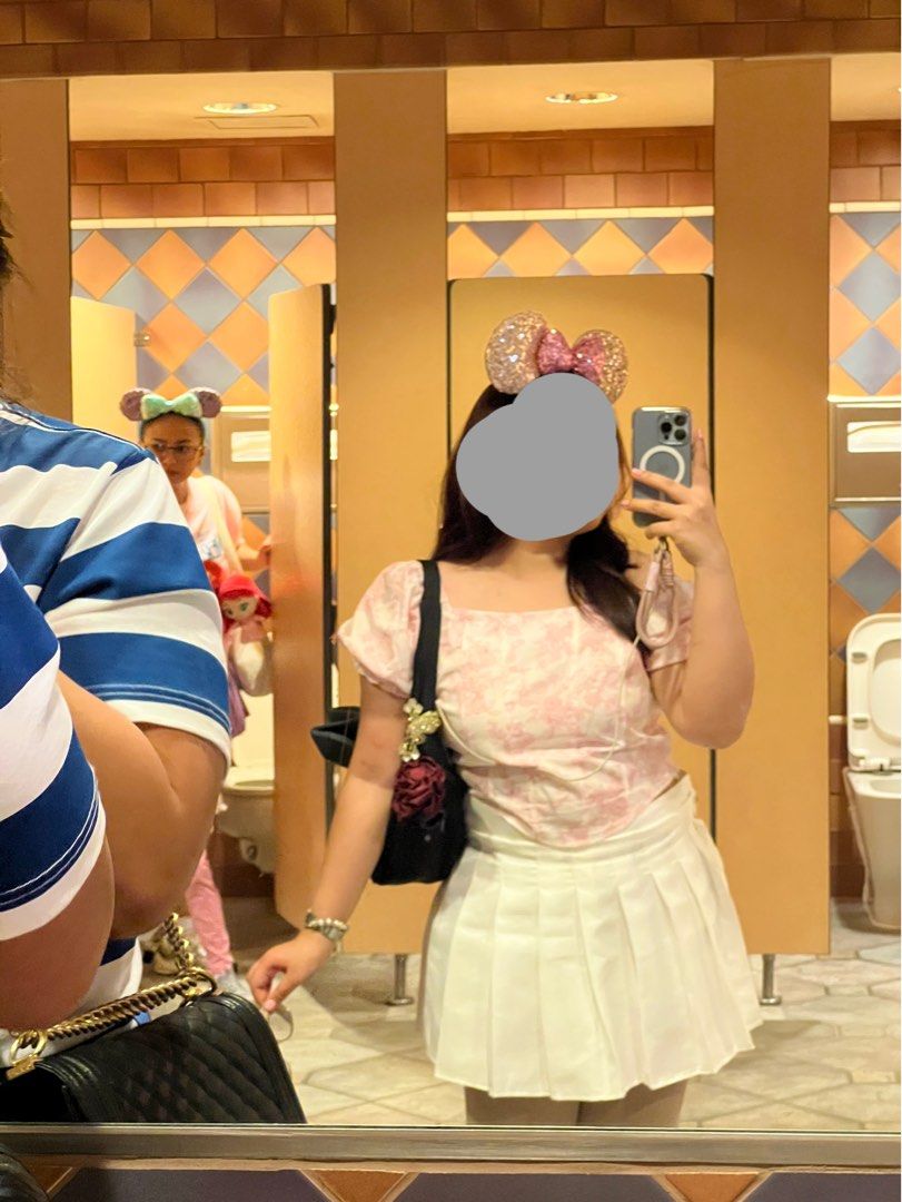 Pink Floral Puff Sleeve Top (Category: Blouses) located in Quezon City. Submitted by byandi (Listing ID 1424169736, Image 3). Description: - Square neckline, with charming puff sleeves. - Adorned with a pink and white floral pattern. - Designed with a fitted bodice. - Slightly flared hem for a flattering silhouette. - Used once sa HK DisneyLand - It’s soft, not corset type of tela.
