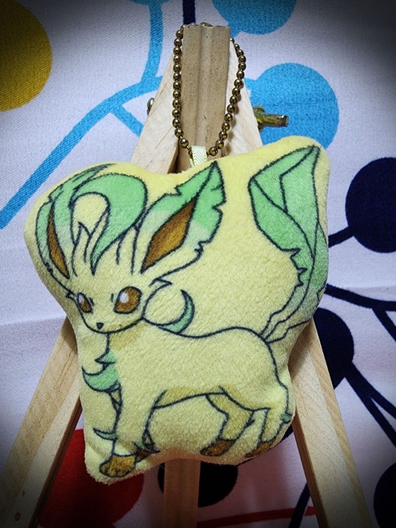 [POCKET MONSTERS ] Pokemon Leafeon Keychain (Category: Character Goods) located in San Jose del Monte. Submitted by lberry08 (Listing ID 1424272401, Image 1). Description: Adorable Leafeon keychain! Soft plush design with a yellow background and green leaves. Includes a gold chain for easy attachment. This is a preloved item/Japan surplus. Please manage your expectations. What you see is what you get. Item is in good condition. Product color may 