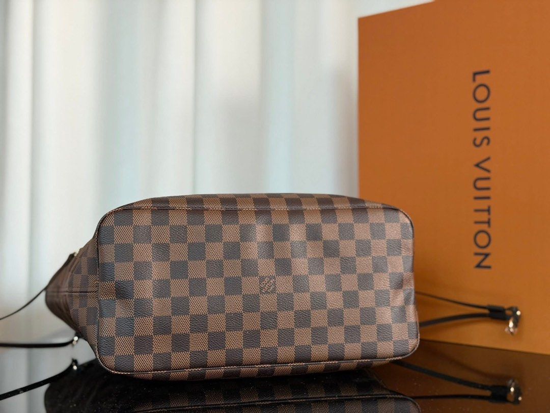 Preloved Lv Neverfull Damier (Category: Luxury Bags & Wallets) located in Manila. Submitted by bagsandmanymanymore1 (Listing ID 1391431190, Image 3). Description: Lv Neverfull Damier Medium size Size 32cm Microchip scannable NFC Please read before you order 👉🏻❗️Payment first before shipping ❗️Cut off time of payment 11am sameday delivery ❗️NO MEET UP / NO PICK UP ❗️ORDER CANNOT BE CANCELLED ❗️PLEASE DON’T BUY IF YOU ARE IN DOUBT ❗️NO RETURN! NO
