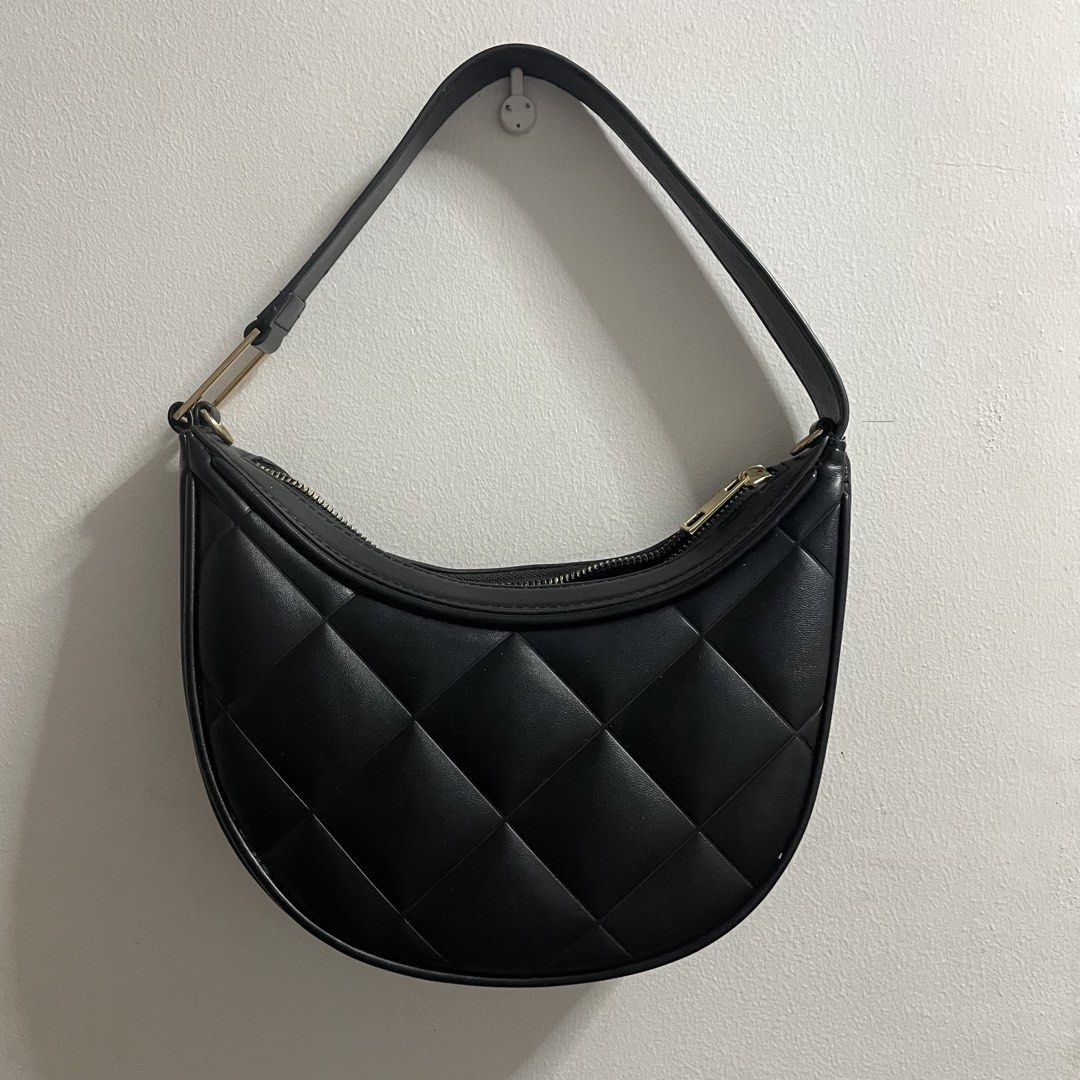 Primark Black Shoulder Bag (Category: Shoulder Bags) located in Marikina City. Submitted by pial21 (Listing ID 1424277634, Image 1). Description: Primark Black Shoulder Bag Bought in Primark Chicago .