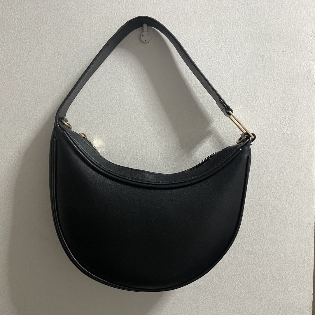 Primark Black Shoulder Bag (Category: Shoulder Bags) located in Marikina City. Submitted by pial21 (Listing ID 1424277634, Image 2). Description: Primark Black Shoulder Bag Bought in Primark Chicago .