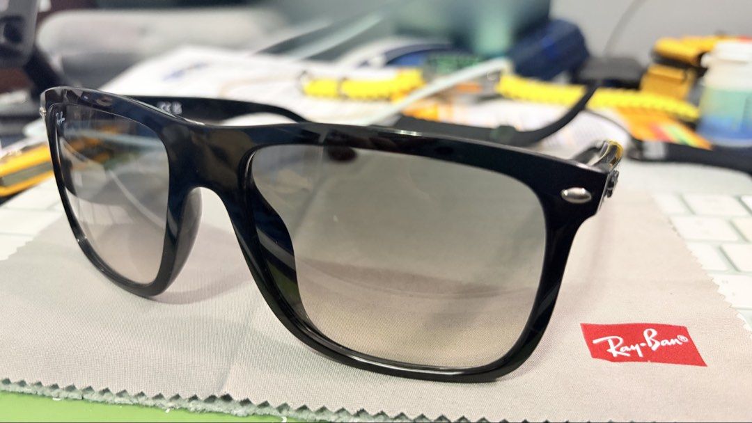 Ray-Ban Boyfriend Two RB4547F 601/33 (Category: Sunglasses & Eyewear) located in Quezon City. Submitted by mruse (Listing ID 1424180517, Image 2). Description: Selling my almost new Ray-ban Boyfriend Two. Only used it twice and was put back in the box. SRP: P10,092.00 Frame: Black Lens: Clear Gradient Grey Size: 60 This is original and will come in its original box. Please see photos to appreciate. Message me your offers. Lowballers will be ignor