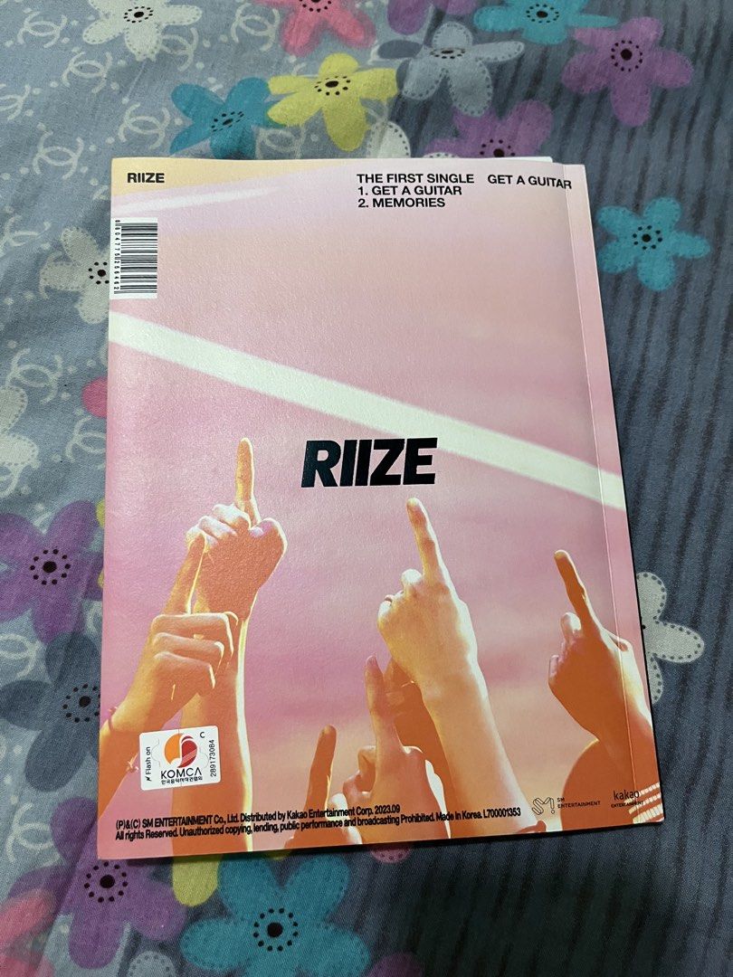 RIIZE - The First Single Album: Get A Guitar (Category: CDs & DVDs) located in Manila. Submitted by paurinpompom (Listing ID 1424322342, Image 3). Description: unsealed, preloved mop: GCASH mod: j&t (sf must be shouldered by buyer).