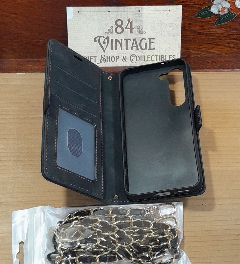 Samsung S23 Cellphone Casing (Category: Cases & Sleeves) located in Las Pinas. Submitted by 84vintage (Listing ID 1424253551, Image 2). Description: Check out this stylish Samsung S23 cellphone casing! It's a sleek black case with a quilted design, giving your phone a touch of elegance. Comes with a detachable chain strap, so you can wear it as a crossbody or shoulder bag. Perfect for those who want both fashion and function! Looks bnew but we do