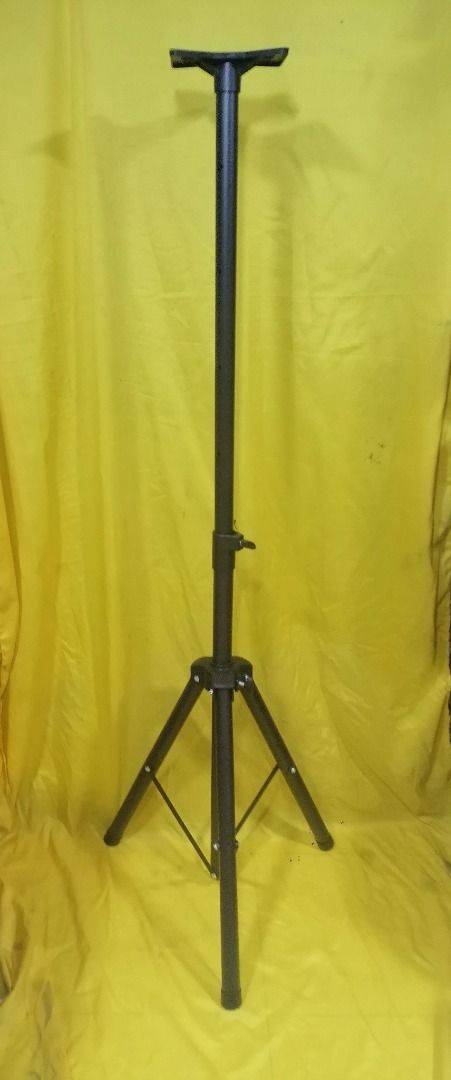 Speaker stand tripod (Category: Soundbars, Speakers & Amplifiers) located in Quezon City. Submitted by newwhale.f1c027 (Listing ID 1424220814, Image 2). Description: P600 each speaker stand tripod Brandnew pick up Lagro fairview Q.C. or via delivery lalamove rider po. Delivery fee sagot po ni buyer.. Pwed din kayo ang mag book ng rider..fb page BSAonlinestore call 092zero 8114159 .