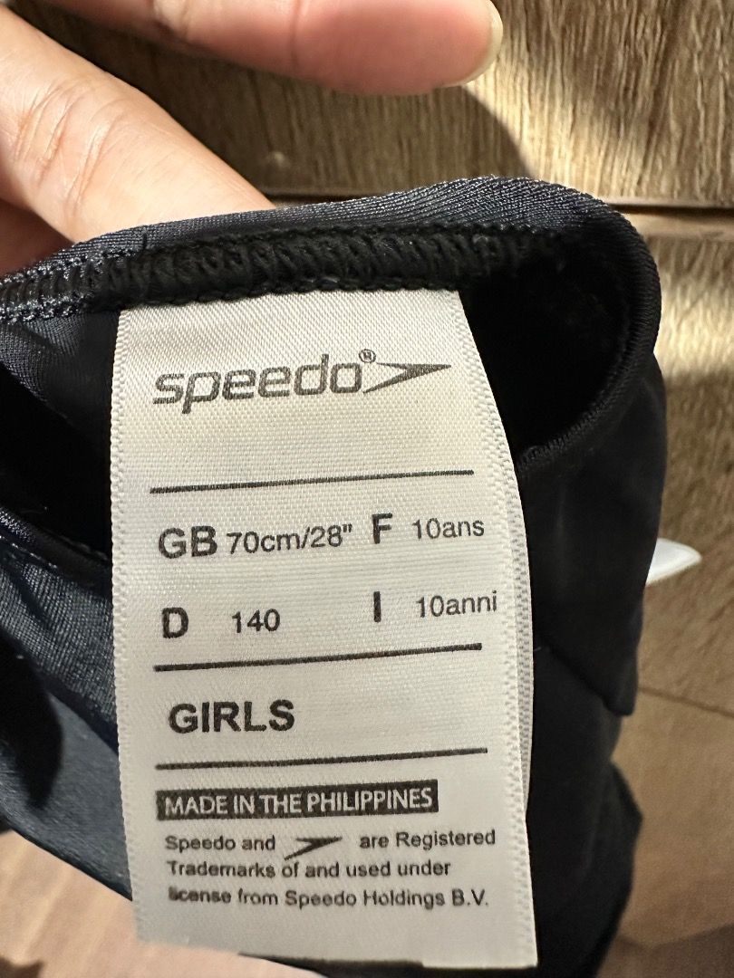 Speedo Girls Swimsuit (Category: Babies & Kids Fashion) located in Mandaluyong City. Submitted by soleil16 (Listing ID 1424340344, Image 3). Description: - Speedo girls' swimsuit - Features a black and pink geometric pattern - Size: GB 70cm/28", F 10ans, D 140, I 10anni - Racerback design - Made in the Philippines Rfs: outgrown.