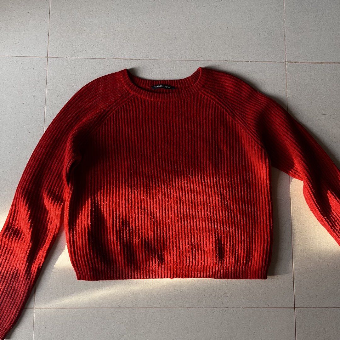 Terranova Red Knit Sweater Sweatshirt (Category: Coats, Jackets and Outerwear) located in Santa Rosa. Submitted by blancrealm (Listing ID 1424250315, Image 2). Description: Model measurements: - Height: 160cm - Shoulders: 42cm - Waist: 27" - Hips: 35" - Bust: 85 cm - Size M on tag - Check photos for minimal flaws - Terranova red knit sweater, size M. Features a crew neck, ribbed texture, and raglan sleeves. Made from medium-weight knit. Perfect f