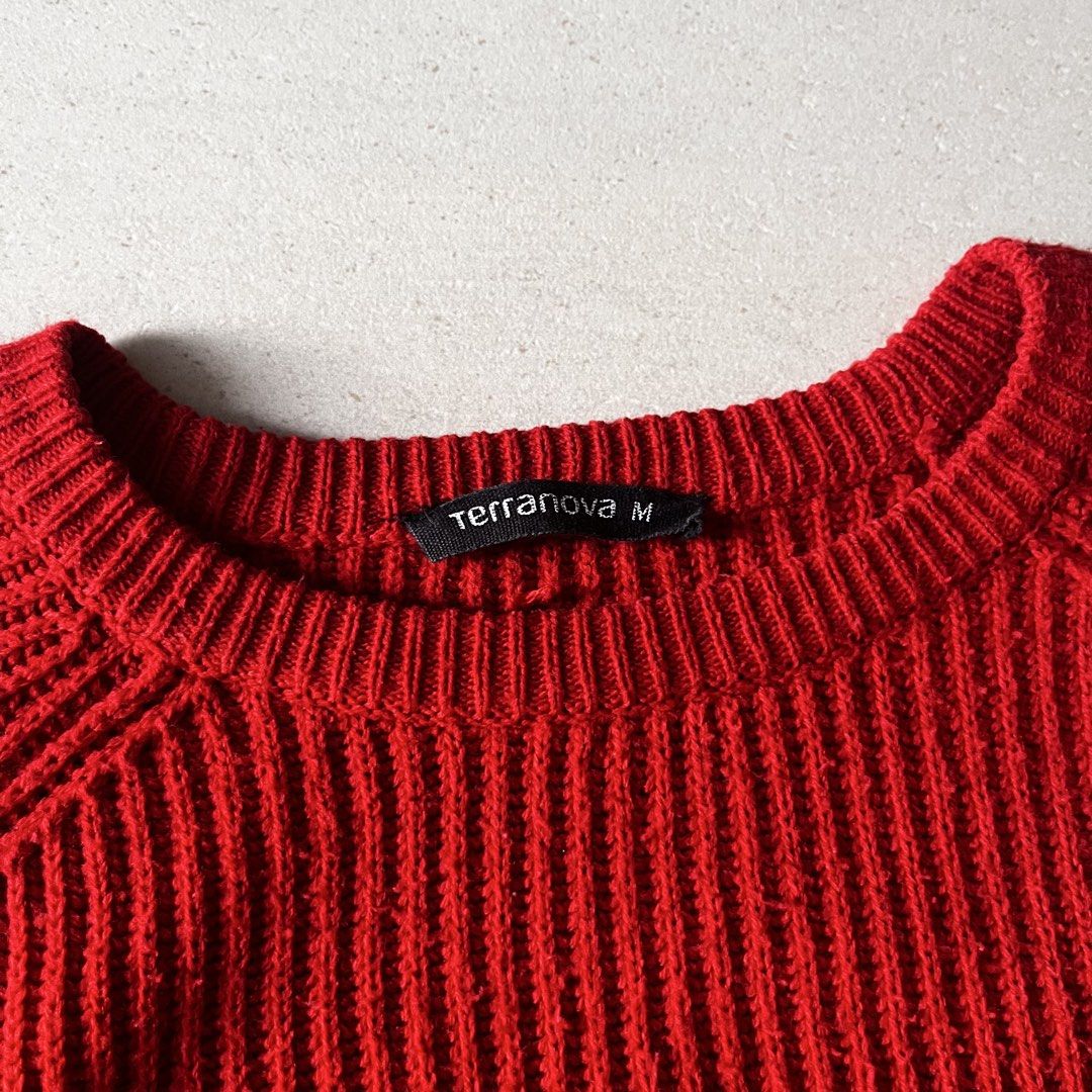 Terranova Red Knit Sweater Sweatshirt (Category: Coats, Jackets and Outerwear) located in Santa Rosa. Submitted by blancrealm (Listing ID 1424250315, Image 3). Description: Model measurements: - Height: 160cm - Shoulders: 42cm - Waist: 27" - Hips: 35" - Bust: 85 cm - Size M on tag - Check photos for minimal flaws - Terranova red knit sweater, size M. Features a crew neck, ribbed texture, and raglan sleeves. Made from medium-weight knit. Perfect f