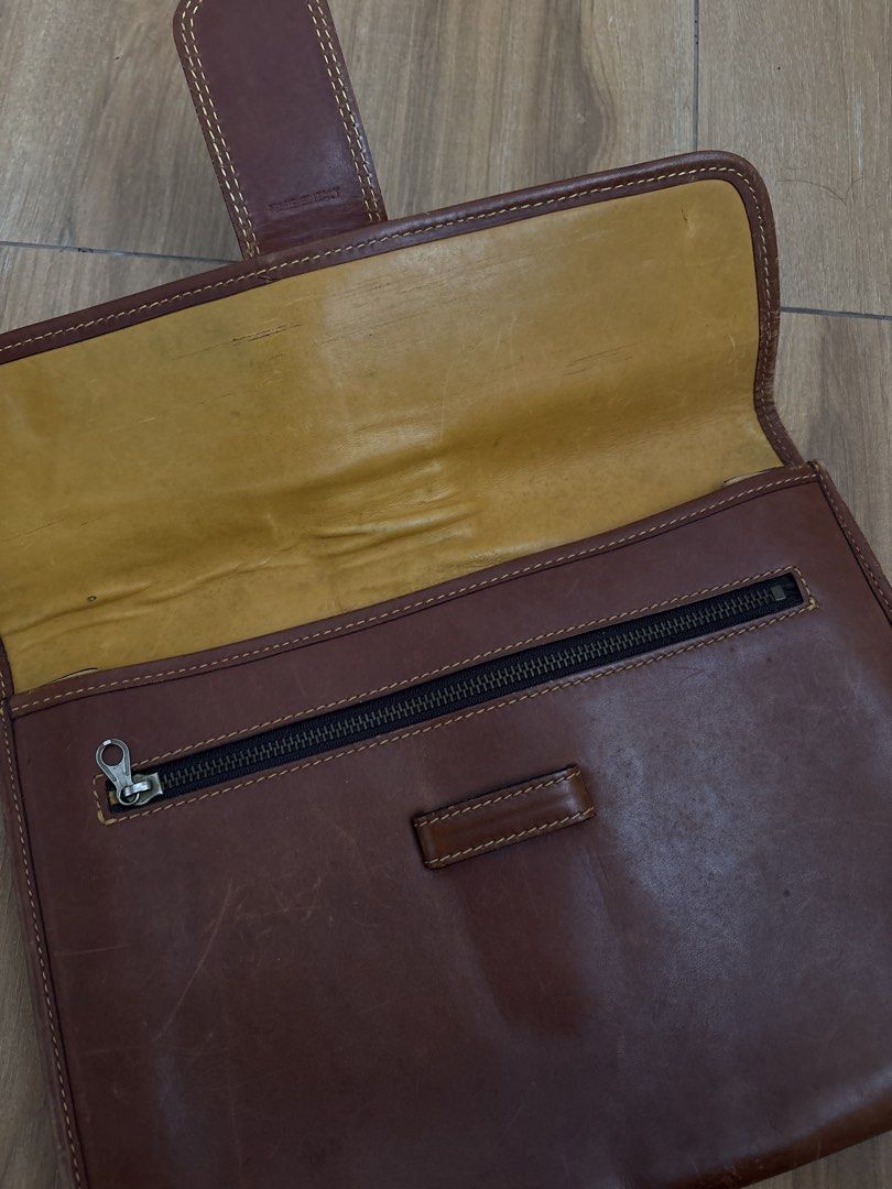 Timberland Leather Laptop / Document /Art Holder (Category: Laptop Bags & Sleeves) located in Imus. Submitted by _declutterby (Listing ID 1424202241, Image 3). Description: - Genuine Timberland leather laptop sleeve - Rare vintage. 1980s. - Brown exterior with flap closure - Features Timberland logo - Yellow lined interior - Includes zippered pocket and multiple compartments - Made in Italy - Snap closure - Well-constructed.