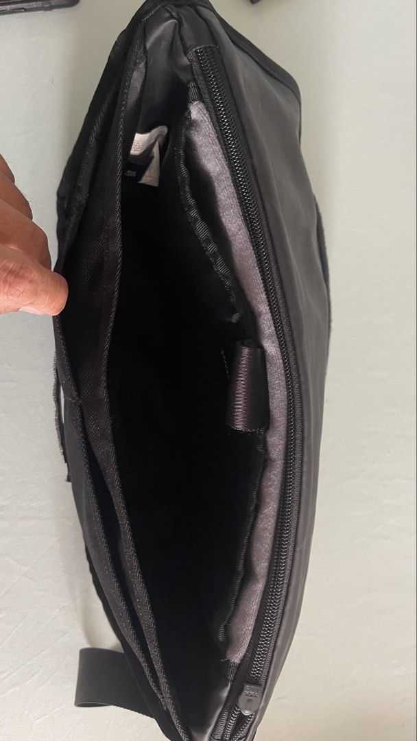 Timbuk2 Catapult Sling Bag (Category: Sling Bags) located in Manila. Submitted by willississimo (Listing ID 1424251637, Image 2). Description: - Black Timbuk2 Catapult Sling Bag - Main compartment with zipper closure - Internal pocket - Adjustable strap - Gray interior lining - Made of Cordura fabric.