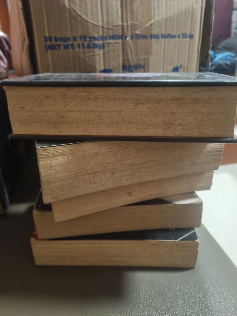 Twilight Saga Book Set (Category: Storybooks) located in Bulacan. Submitted by zelmaire (Listing ID 1424282975, Image 3). Description: RUSH RUSH RUSH 𝙈𝙊𝙋: Gcash, Maya, Bank transfer (Metrobank) 𝙈𝙊𝘿: J&T etc. (depends on buyer) 𝐋𝐄𝐆𝐈𝐓𝐈𝐌𝐀𝐓𝐄 𝐂𝐎𝐍𝐓𝐀𝐂𝐓 FB: Reizel Gamboa IG: @rizzelmg.