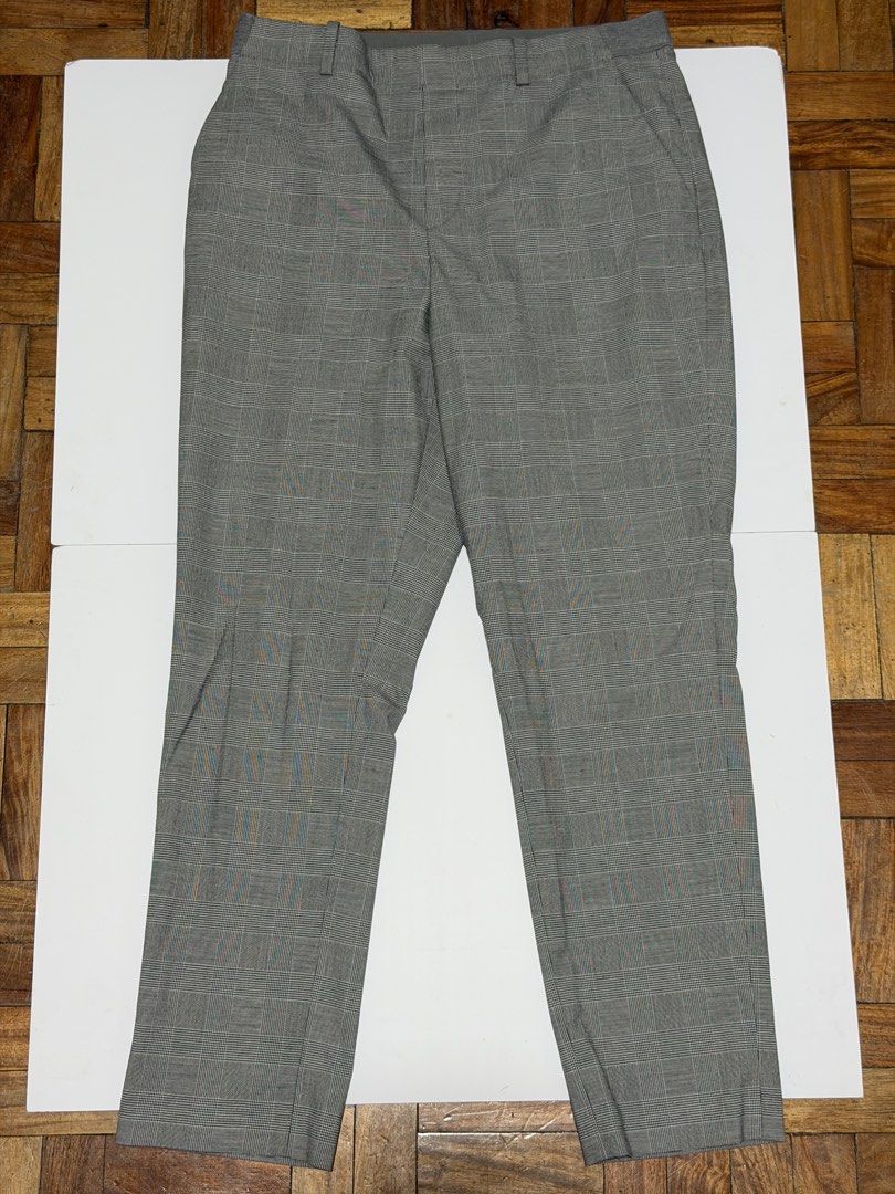 Uniqlo Gray Checkered Pants (Category: Other Bottoms) located in Caloocan City. Submitted by _mitsuki (Listing ID 1424276866, Image 1). Description: ‼️ DECLUTTERING ‼️ Model Height: 5'6 Model Weight: 69.5kg Gray checkered pants from Uniqlo. Size L. Waist is 69-75cm, and hip is 94-100cm. Made in China. Body is 46% polyester, 32% rayon, and 22% polyester. Elastic part is 52% polyester, 17% nylon, and 16% rayon. The pants have a slim fit. MOP: Union
