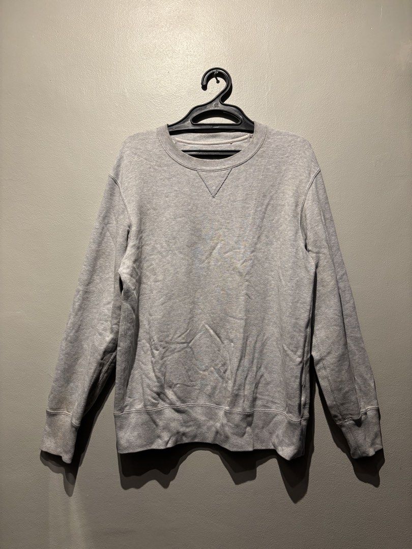 Uniqlo Gray Sweatshirt - Size L (Category: Coats, Jackets and Outerwear) located in Manila. Submitted by jdstrll (Listing ID 1424330874, Image 1). Description: Dimes Width: 23 inches Length: 29.5 inches Decluttering twice palang nagagamit No issue at all Color rate 10/10 good as new -Location: Karuhatan Valenzuela City Mode of Delivery: Ship via lalamove and J&T/Pick up -Buyer should be shoulder Shipping fee -Feel free to check out my account for