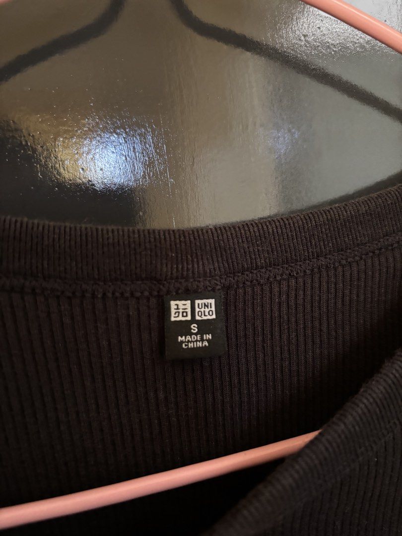 Uniqlo Ribbed Short Sleeve Top (Category: Shirts) located in Legazpi City. Submitted by ei.mmm (Listing ID 1424172909, Image 2). Description: - Uniqlo black ribbed short sleeve top - Size: S - Material: 96% cotton, 4% spandex - Features: Crew neck - Design: Simple, classic - Perfect for everyday wear.