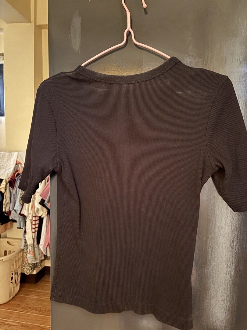 Uniqlo Ribbed Short Sleeve Top (Category: Shirts) located in Legazpi City. Submitted by ei.mmm (Listing ID 1424172909, Image 3). Description: - Uniqlo black ribbed short sleeve top - Size: S - Material: 96% cotton, 4% spandex - Features: Crew neck - Design: Simple, classic - Perfect for everyday wear.