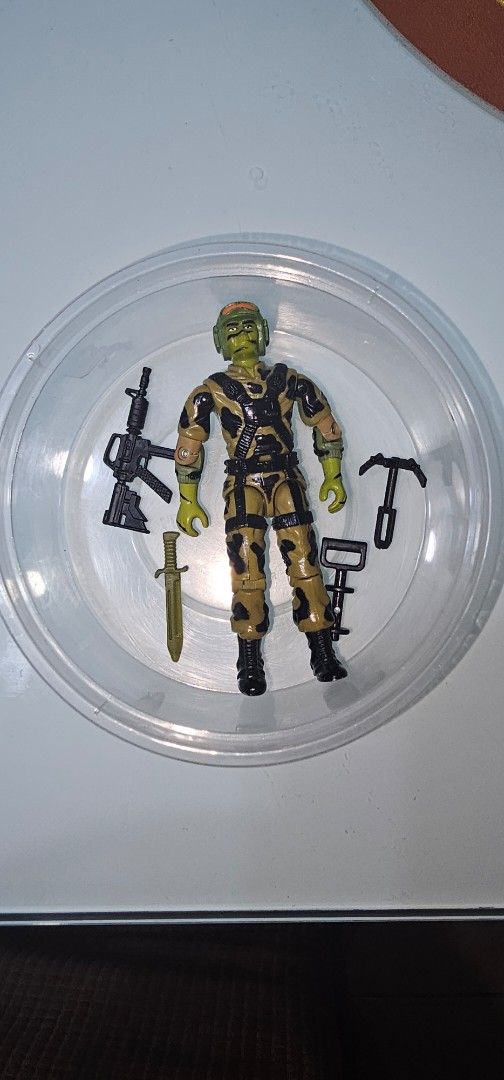Vintage 1988 GI Joe Hit & Run (Category: Action & Battle Toys) located in Manila. Submitted by xtn177 (Listing ID 1424317789, Image 1). Description: Vintage 1988 GI Joe Hit & Run Includes rifle, knife, grappling hook set. RFS - doubles Very small chip at the right heel Can ship at owner's expense. Can meet up in SM BF or BGC..