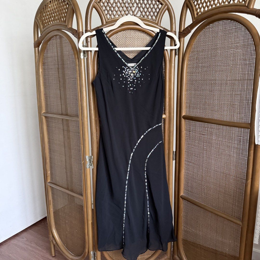 Wanko Black Beaded Dress (Category: Dresses) located in Tarlac. Submitted by gemini___sun (Listing ID 1424274108, Image 1). Description: - fits semi s to m - Embellished with sequins and beads .