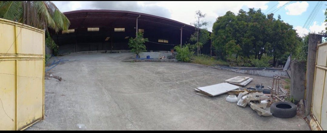 Warehouse in General Trias Cavite for sale (Category: Commercial) located in Manila. Submitted by rmvlistings (Listing ID 1424214062, Image 1). Description: OPEN SHED TYPE WAREHOUSE Sell: 25M NET Loc: New Cavite Industrial Zone Stateland Hills Subd. Bgry. Manggahan, Gen. Trias City, Cavite. *LA: 1,785 SQM *FA: 675 SQM (SHED WAREHOUSE) 130 SQM (OFFICE & STAFF HOUSE) * 3 Titles / TAX Dec COMMERCIAL .