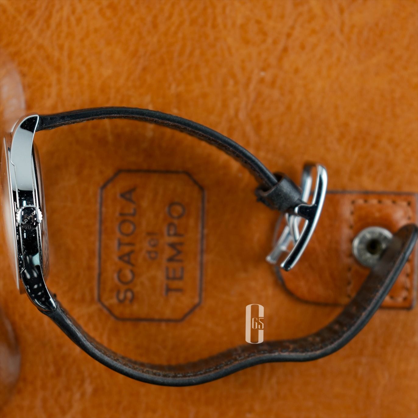 [SOLD - DM to SOURCE] Nomos Minimatik 1203 (Category: Watches) located in Singapore. Submitted by calibre65 (Listing ID 1424192641, Image 2). Description: This piece has been SOLD. DM us and we can source a similar piece for you! Nomos Minimatik Reference Number: 1203 Condition: Used Comes with: Full set (box & papers) Dated: Q4 2020 Size: 35.5mm Case material: Stainless Steel Strap material: Leather --- Calibre 65 is Your Go-to for Independent &