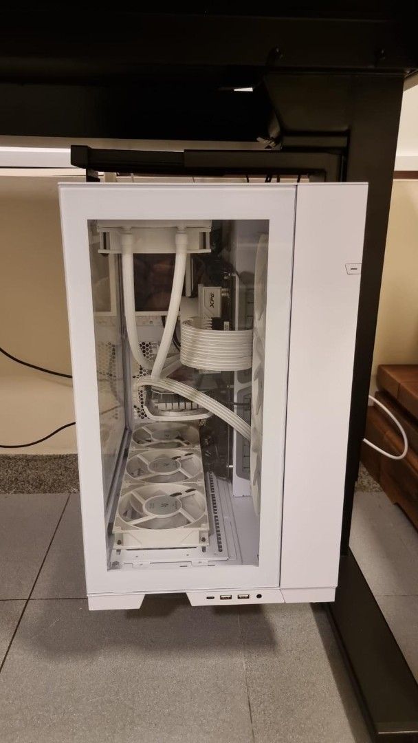 White Custom Desktop PC65604501335682111