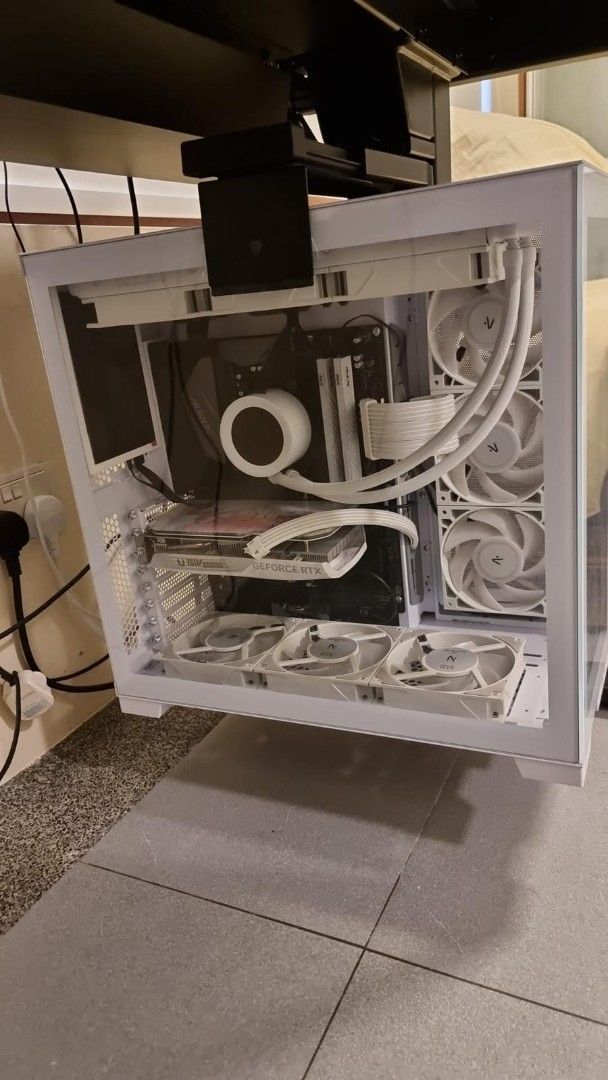 White Custom Desktop PC65604501335682110
