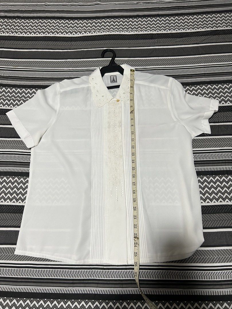 white somewhat barong style short sleeve blouse (Category: Blouses) located in Quezon City. Submitted by simjaehyuns (Listing ID 1424307231, Image 1). Description: wts lfb ufs white somewhat barong style short sleeve blouse ─── ⋆⋅☆⋅⋆ ── ☀︎ 180 ☀︎ w21 l25.5 ☀︎ loc: quezon city ☀︎ mop: gcash.