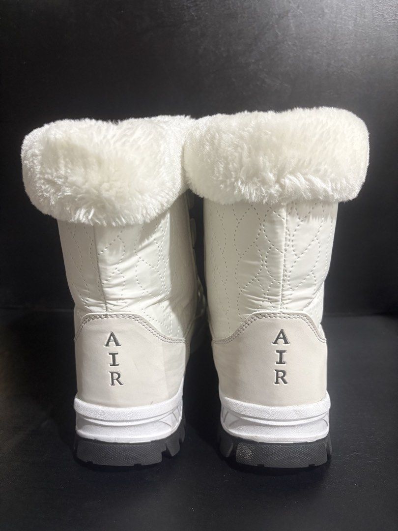 White Winter Boots Size 8 (Category: Boots) located in Manila. Submitted by luv.mnl (Listing ID 1424167363, Image 3). Description: - Includes Original Box. - Stylish white winter boots with a faux fur trim. - Features a lace-up design and a durable sole. - The boots have a quilted pattern on the sides and the word "AIR" is printed on the back. - Perfect for keeping your feet warm and fashionable during the colder months..