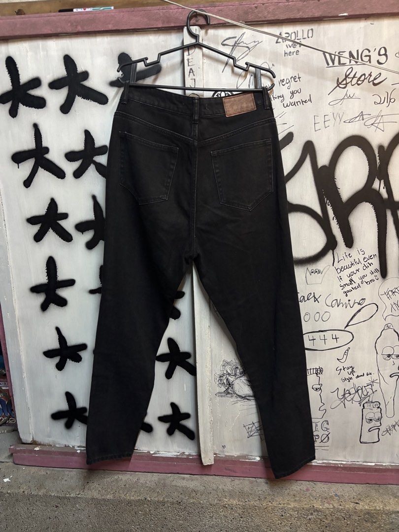 Zara Trafaluc Denim Makers Black Jeans (Category: Jeans) located in Quezon City. Submitted by tarphouse (Listing ID 1424325619, Image 1). Description: - Zara Trafaluc Denim Makers black jeans - Size M - Classic black denim - Versatile style.