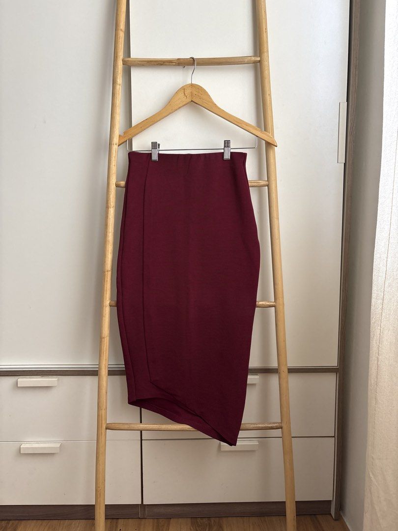 Zara Trafaluc Fall Winter Collection Skirt (Category: Skirts) located in Imus. Submitted by _declutterby (Listing ID 1424189099, Image 1). Description: - Zara Trafaluc Burgundy Skirt - Asymmetrical design - Size: EUR/USA S, MEX 26 - Features an elastic waistband - Made in Portugal - From the Fall Winter Collection.