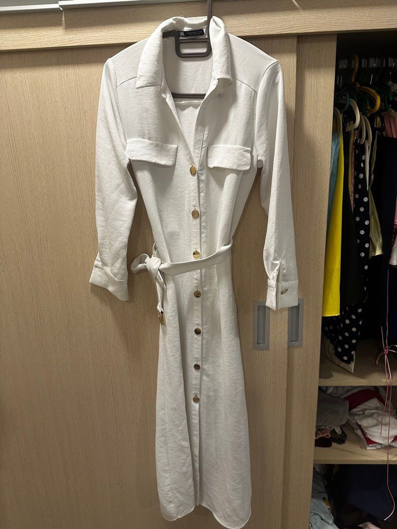Zara White Dress XS (Category: Dresses) located in Quezon City. Submitted by classythreads (Listing ID 1424282999, Image 2). Description: - Zara white dress - Size: XS - Features: - Collared neckline - Button-down front - Long sleeves - Matching belt - Two front pockets - Made in Morocco.